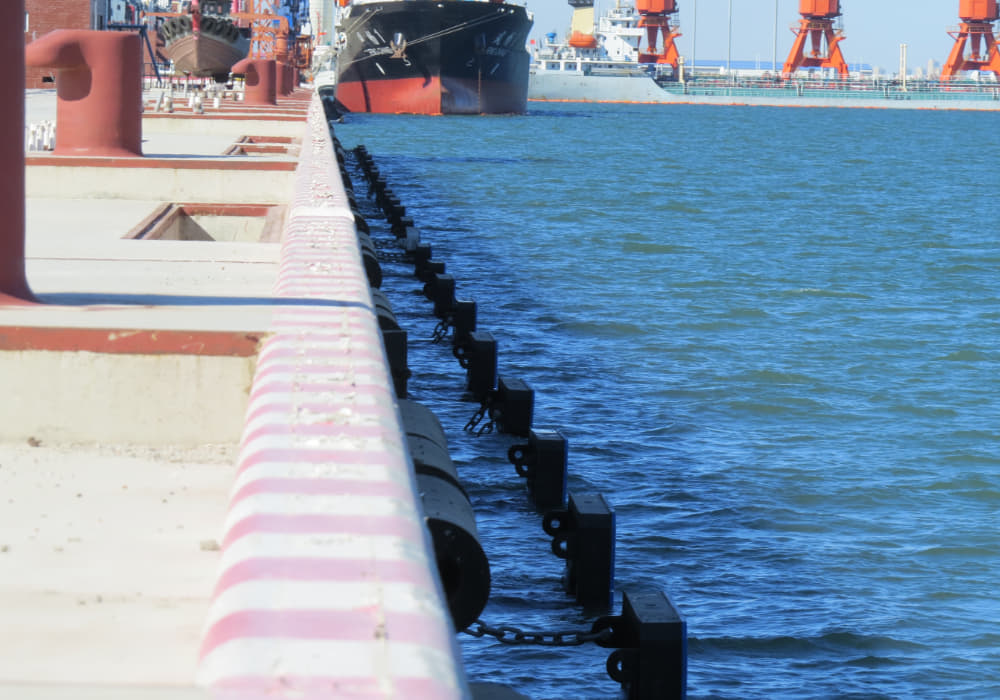 fender di samping Dock-1000x700