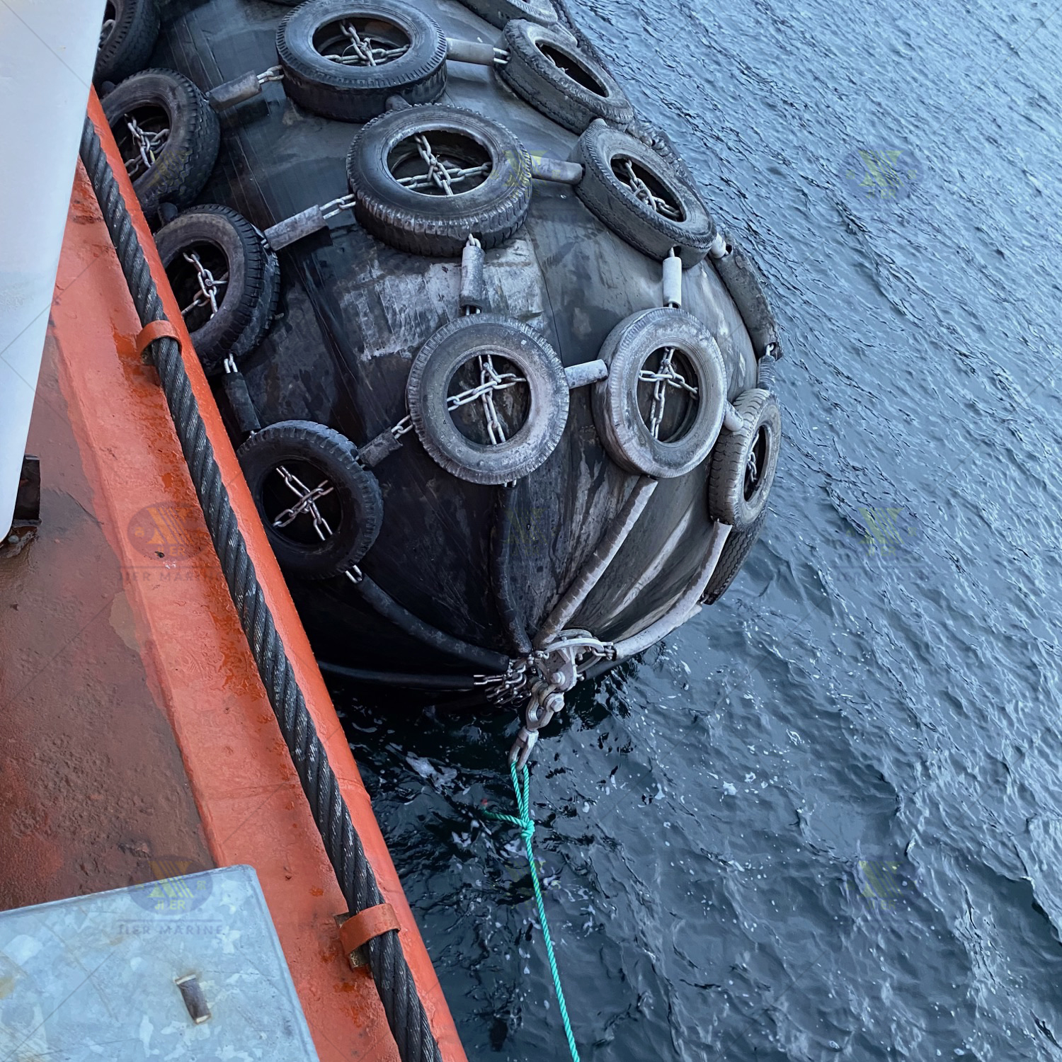 Jier pneumatik fender dipasang di kapal tanker oli di Bergen 2