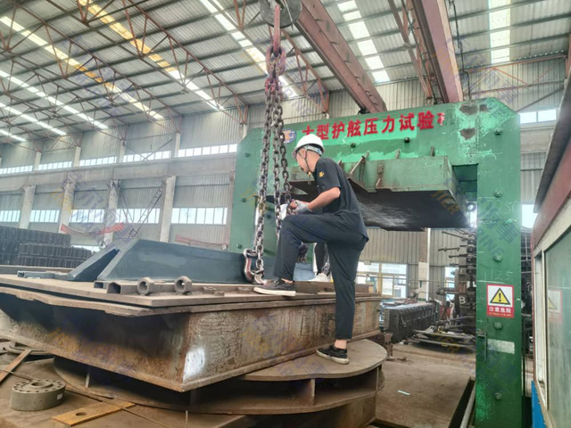 Tes tekanan fender lengkung - Jiermarine