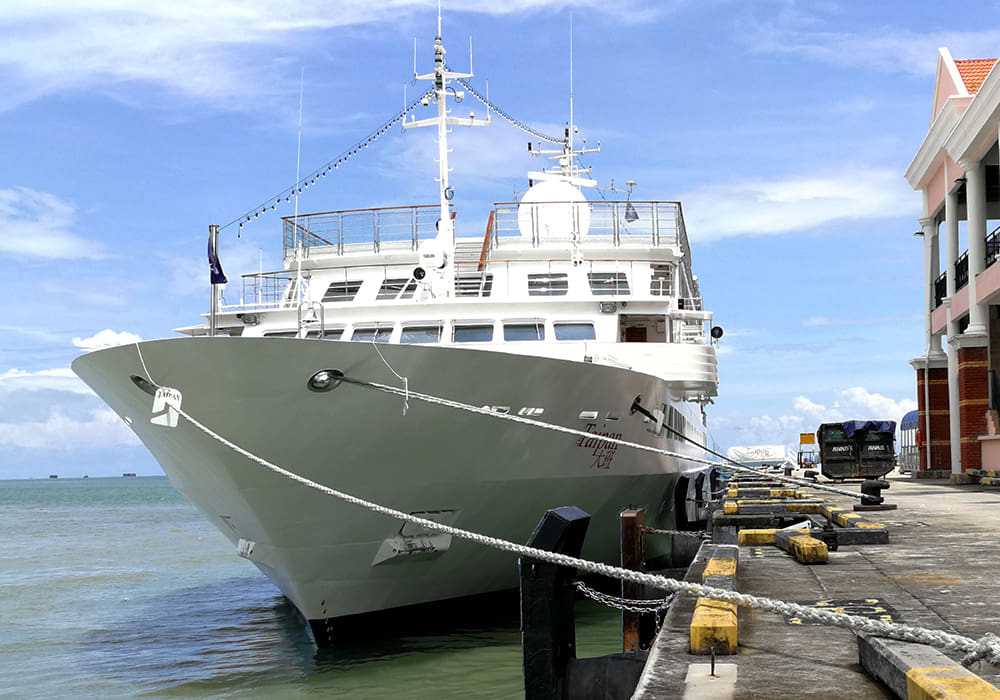 Kapal Berth Dock-1000x700