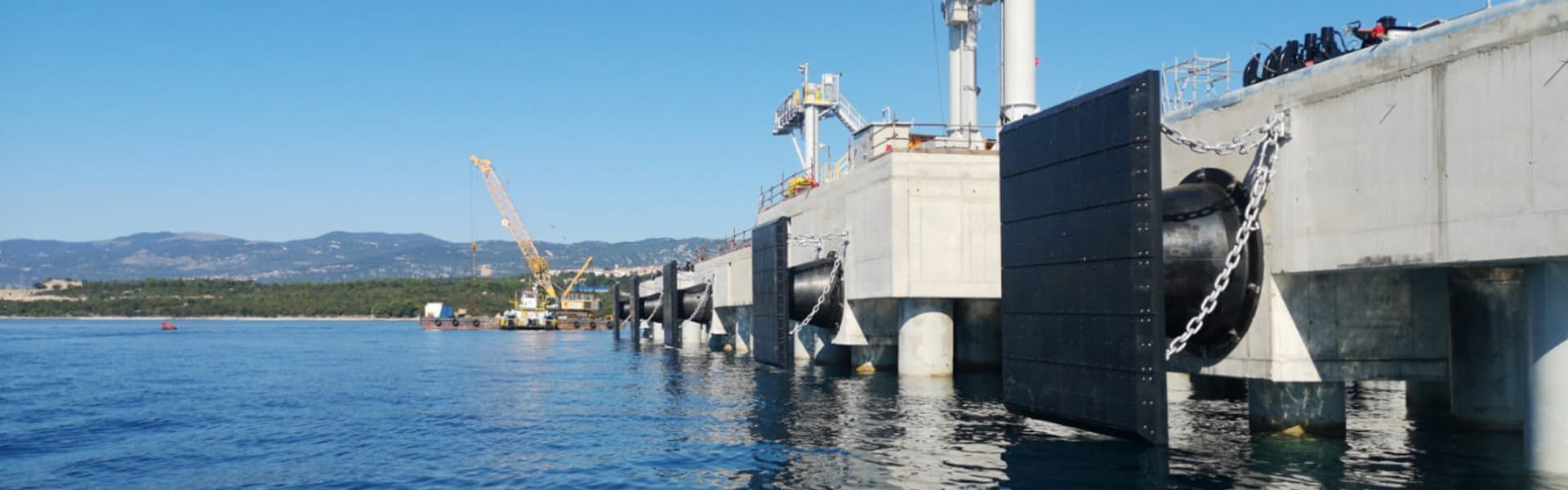 Peralatan tambahan terminal - fender laut
